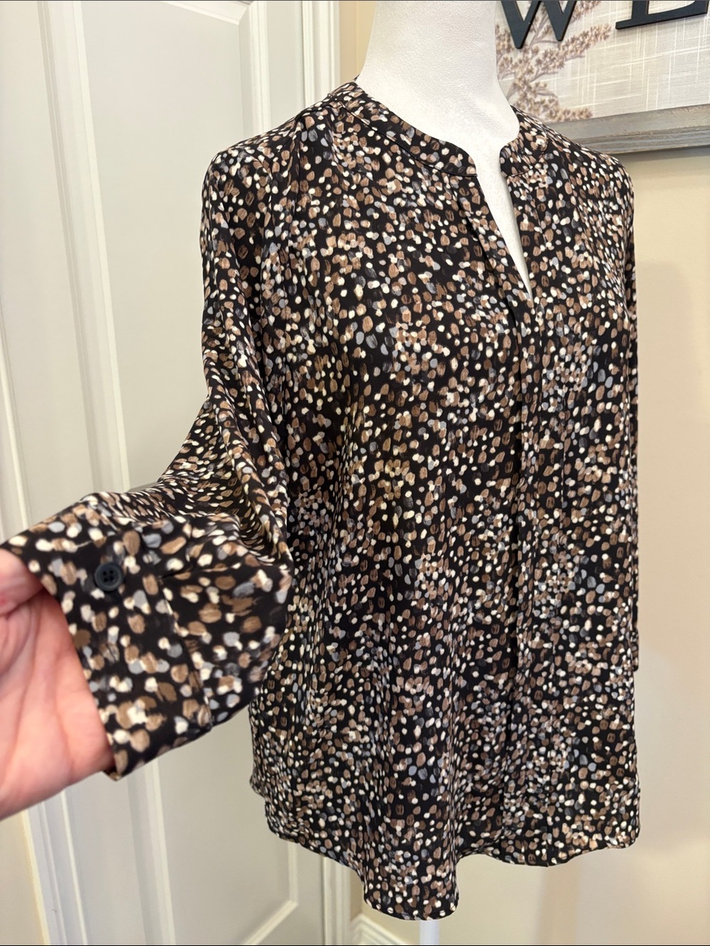NWT Dana Buchman Split-Neck Blouse with Brown and Cream Dots Medium 3/4 sleeves - Picture 3 of 14